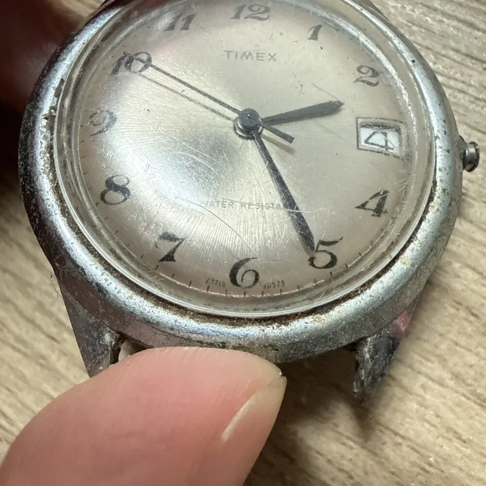 Vintage Timex Mens Watch Fancy Silver Sunburst Dial w/ Date 1979 L2